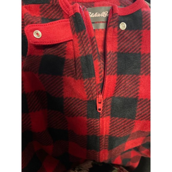 Eddie Bauer Sleeper Pajama Onesie 6 Month Red Black Infant Plaid - Picture 4 of 4
